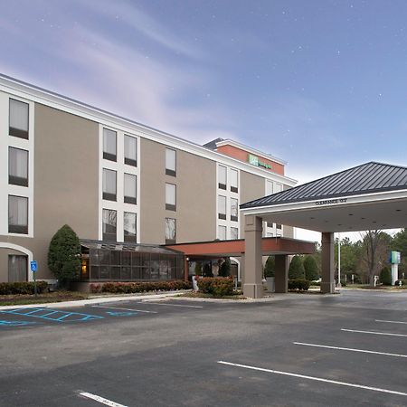 Holiday Inn Express - Chester By Ihg Екстериор снимка