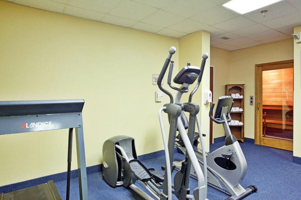 Holiday Inn Express - Chester By Ihg Екстериор снимка