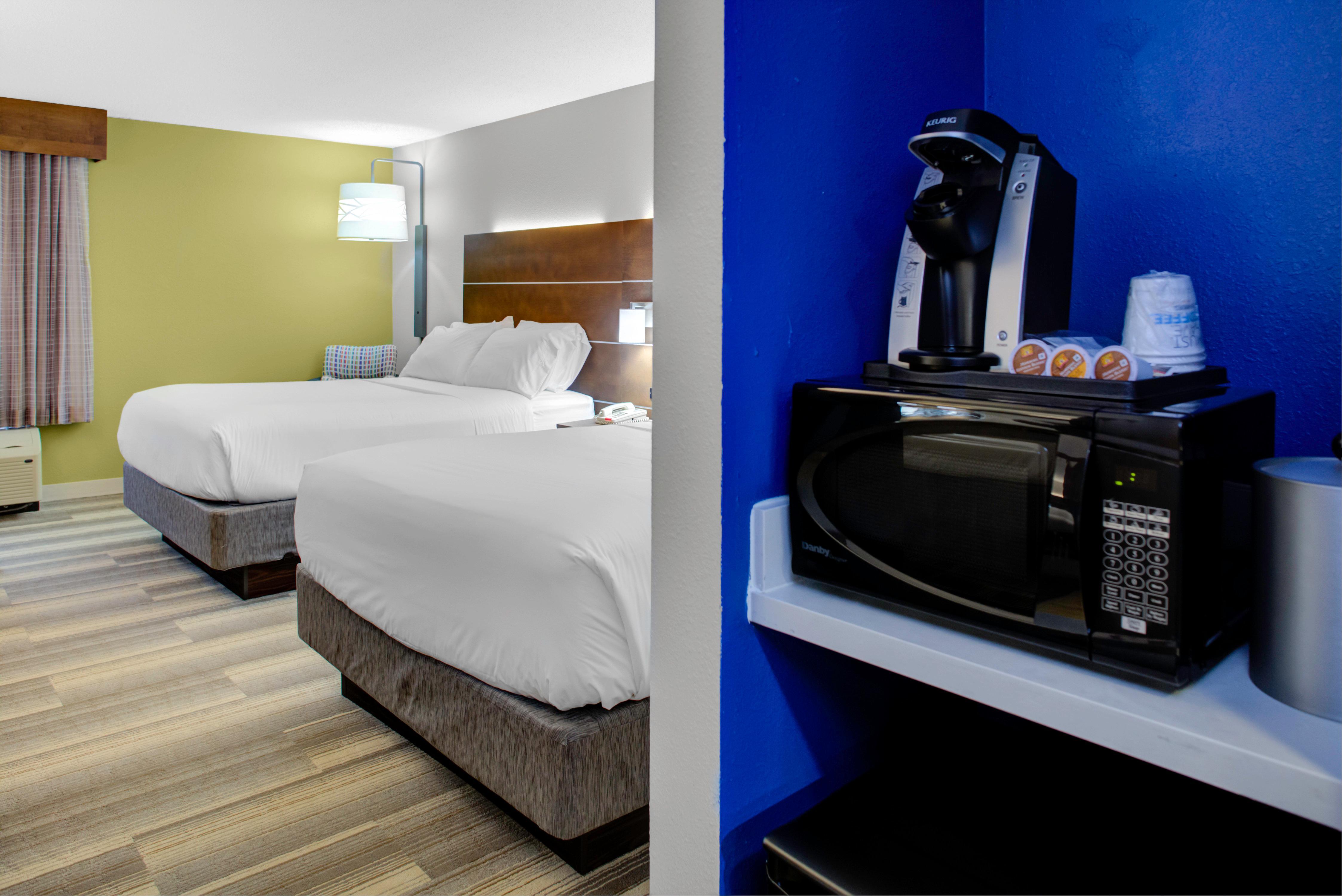 Holiday Inn Express - Chester By Ihg Екстериор снимка