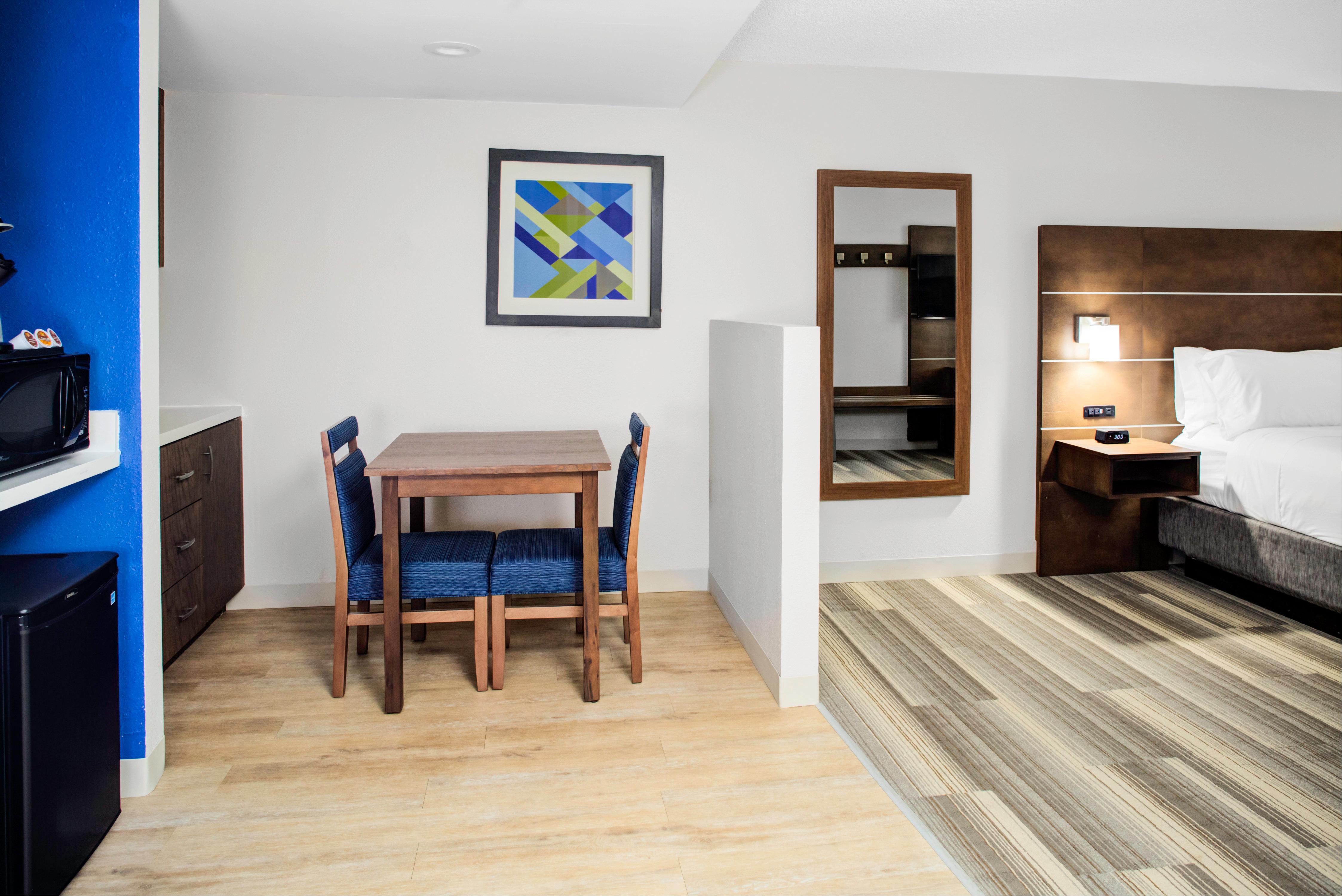 Holiday Inn Express - Chester By Ihg Екстериор снимка