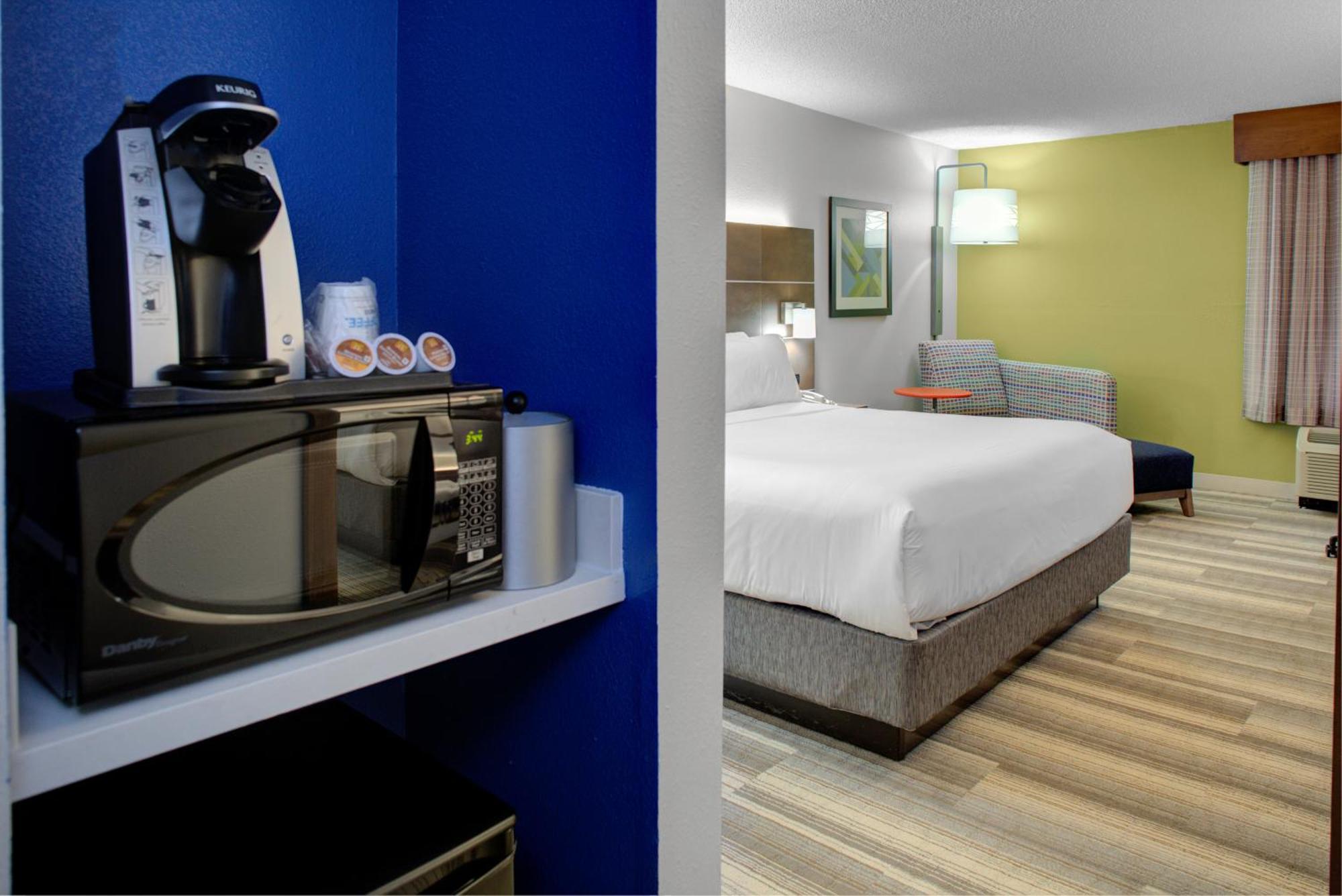 Holiday Inn Express - Chester By Ihg Екстериор снимка