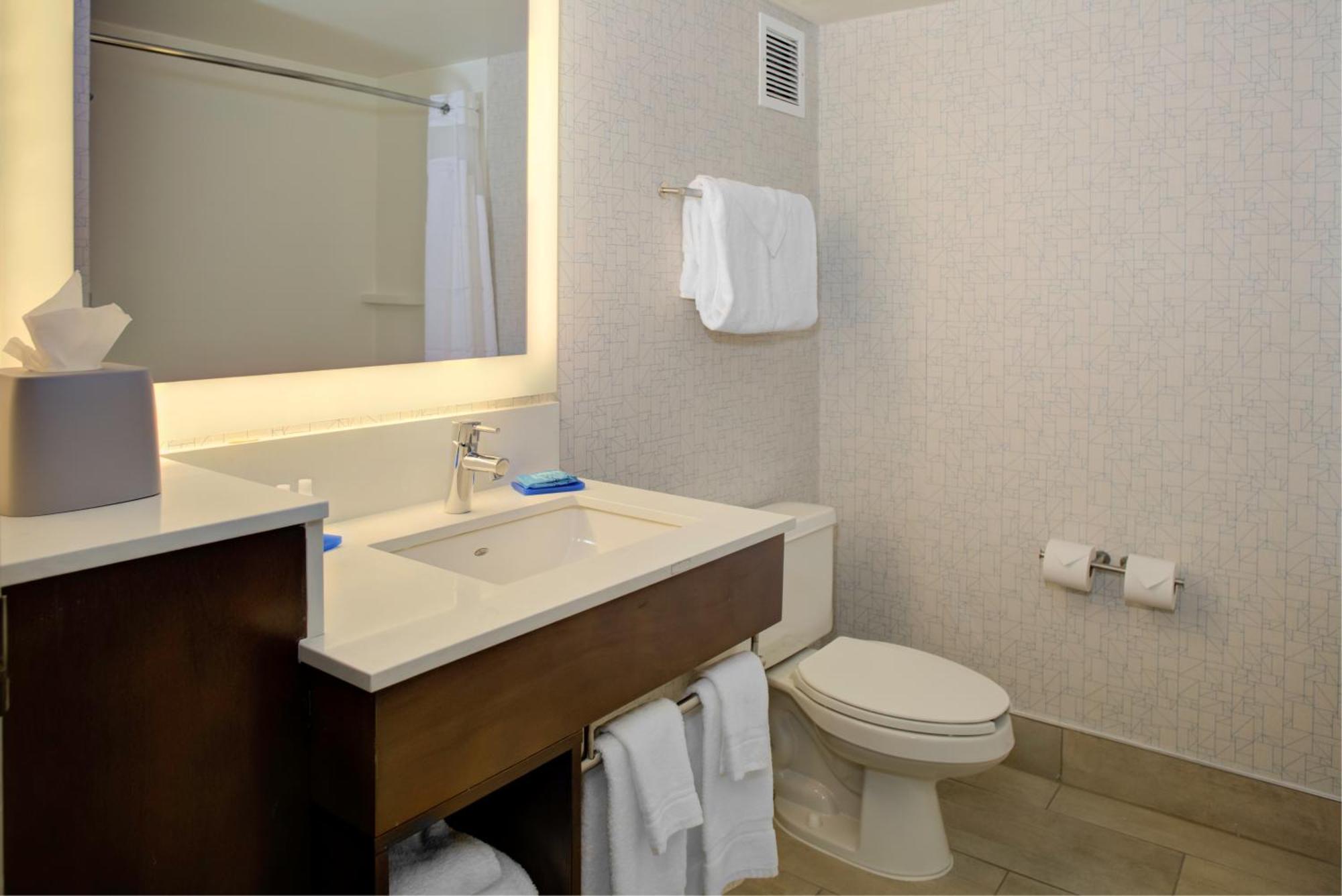 Holiday Inn Express - Chester By Ihg Екстериор снимка