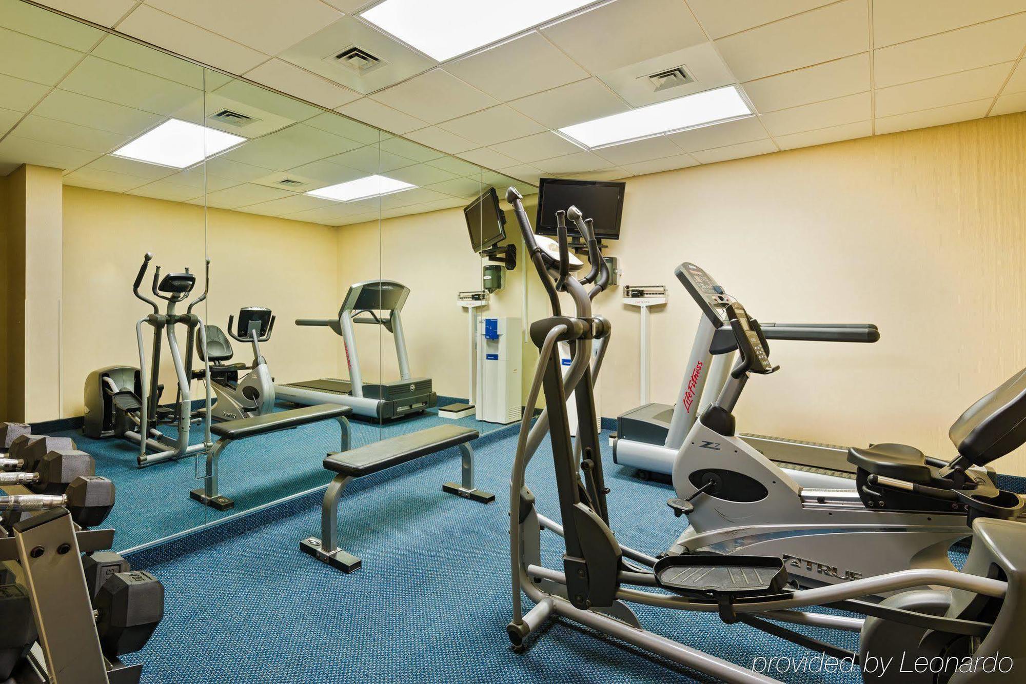 Holiday Inn Express - Chester By Ihg Екстериор снимка